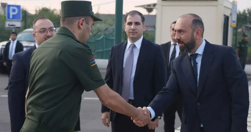 Глава МИД Армении на границе с Турцией