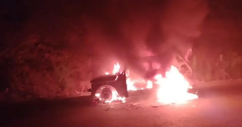 На дороге Шуша Ханкенди полностью сгорел автомобиль