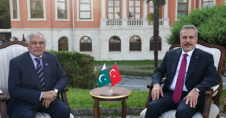 Hakan Fidan İstanbulda İshaq Dar ilə görüşdü