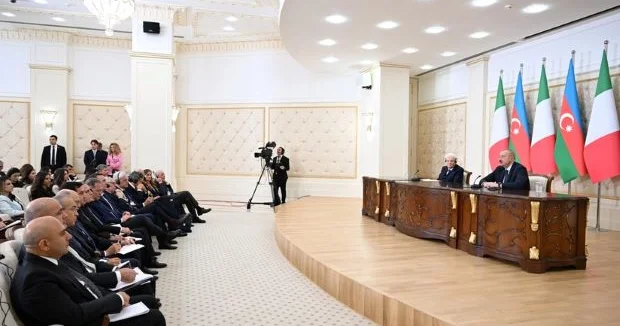 İtaliya Prezidenti Bakıda İlham Əliyevlə görüş oldu, birgə mesajlar verildi + FOTOLAR (YENİLƏNİB)