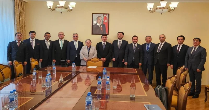Hikmət Hacıyev TDT Baş katibinin müavinini qəbul edib