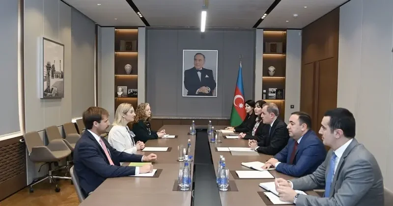 Ceyhun Bayramov ABŞ rəsmisi ilə beynəlxalq təhlükəsizliyi müzakirə edib