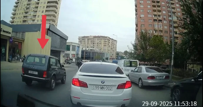 Mahnıya səs verib Yasamalın canına düşən sürücü qaydaları pozdu VİDEO