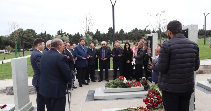 Hərbi Memorial Məzarlıqda 44 günlük Vətən müharibəsi şəhidləri Həmidağa Hüseynzadə və Rəşad Mikayılzadənin məzarları ziyarət olunub