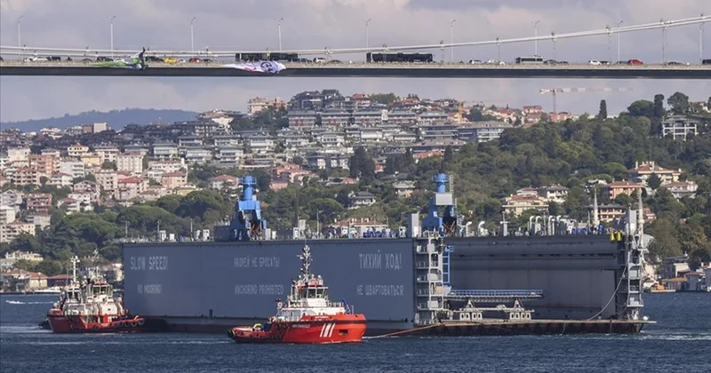 İstanbul boğazında gəmilərin hərəkəti hər iki istiqamətdə dayandırıldı