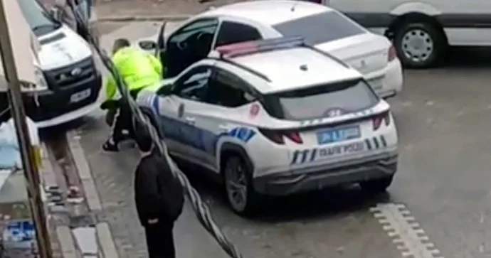 Polisdən qaçan sürücü qəza törətdi: 3 avtomobilə zərər vurdu VİDEO