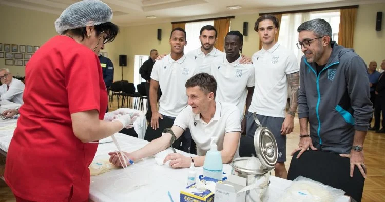Sumqayıt ın məşqçi və futbolçuları qanvermə aksiyasında FOTOLAR