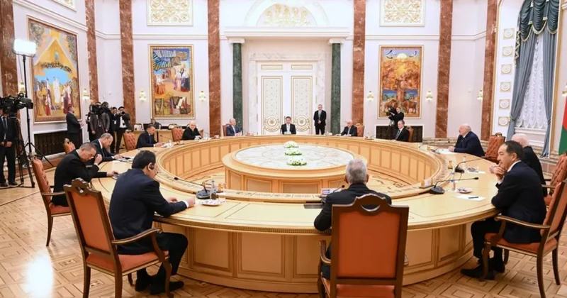 Али Асадов принял участие во встрече членов Совета глав правительств СНГ с президентом Беларуси