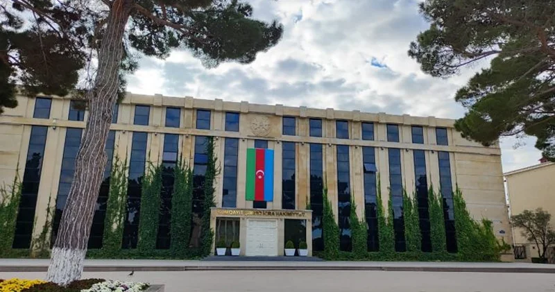İcra Hakimiyyəti sədr müavinindən 10 minə 13 kreslo, 26 oturacaq alır