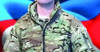 Elin yarı olan Elyar
