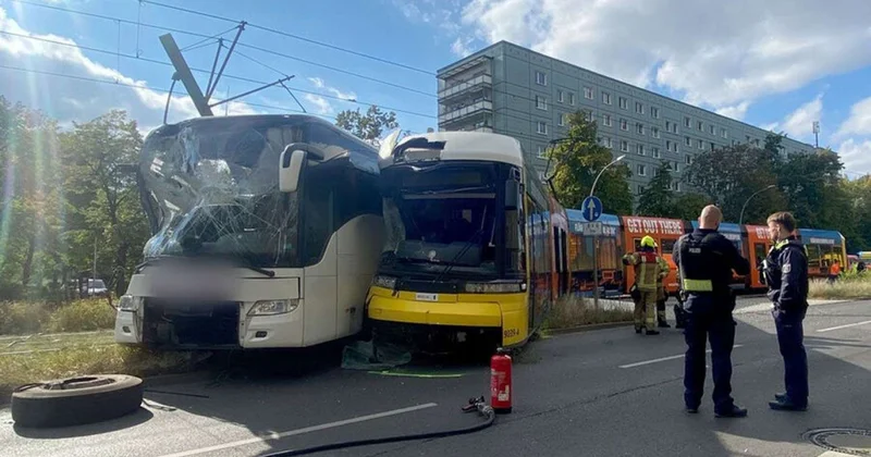 Berlində avtobus və tramvay toqquşdu: 29 nəfər...