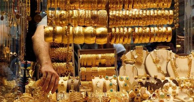 Müştəri kimi Şərq Bazarı na getdi, Vivani dən qızıl oğurladı