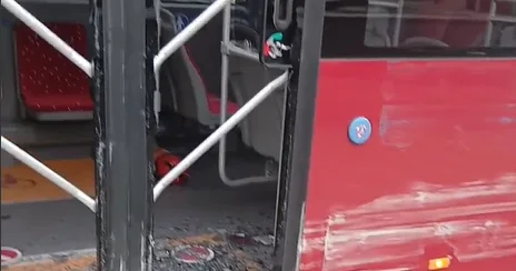 Gəncədə sərnişin avtobusu qəza törədib FOTO VİDEO