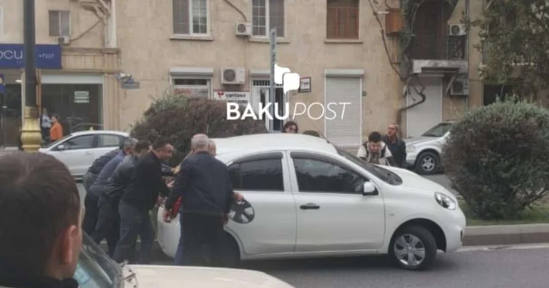 Bakıda qadın sürücü idarəetməni itirərək avtomobili səkiyə çırpıb VİDEO