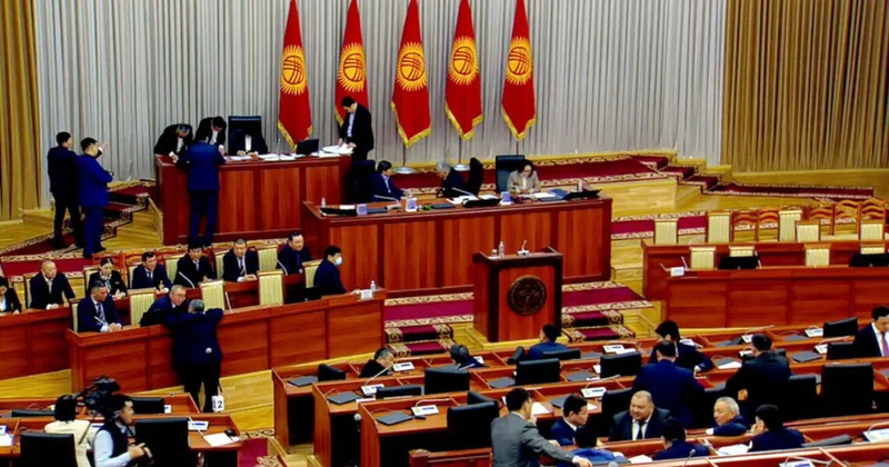 Самороспуск под аплодисменты: как Жапаров страхует себя от новой бури в Кыргызстане Minval Politika