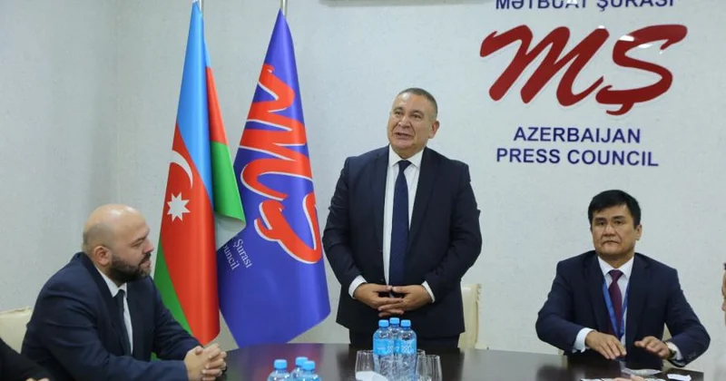 Özbəkistan Jurnalistlər İttifaqının sədri Mətbuat Şurasında olub