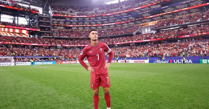 Portuqaliya futbolunda Ronaldu qalmaqalı: Federasiya prezidenti Danimarkada futbolçu və baş məşqçi ilə görüşüb