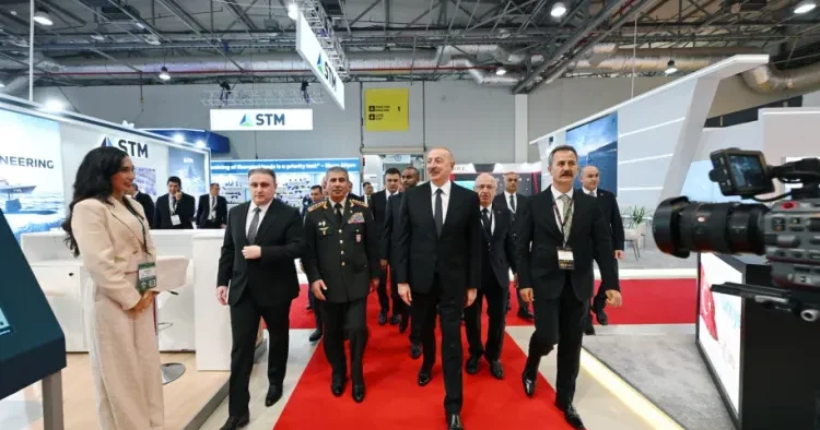 Prezident və xanımı sərgilərlə tanış OLDU