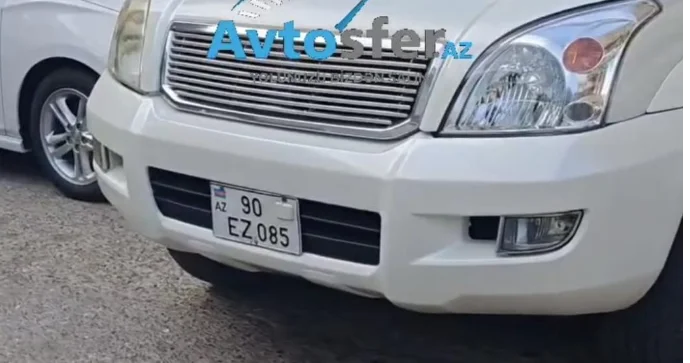 Avtomobili elə yerdə saxladı ki, digər avtomobillər çıxa bilmədi VİDEO