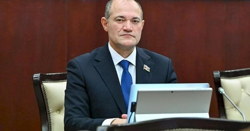 “Qadın ana olduğu üçün işdən kənarda qalmamalıdır” Razi Nurullayev
