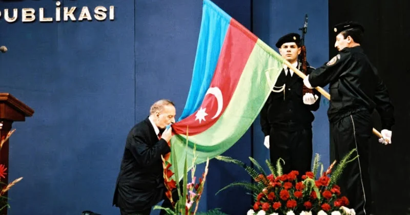 Milli dövlətçilik tarixində dönüş yaradan tarixi seçim ŞƏRH
