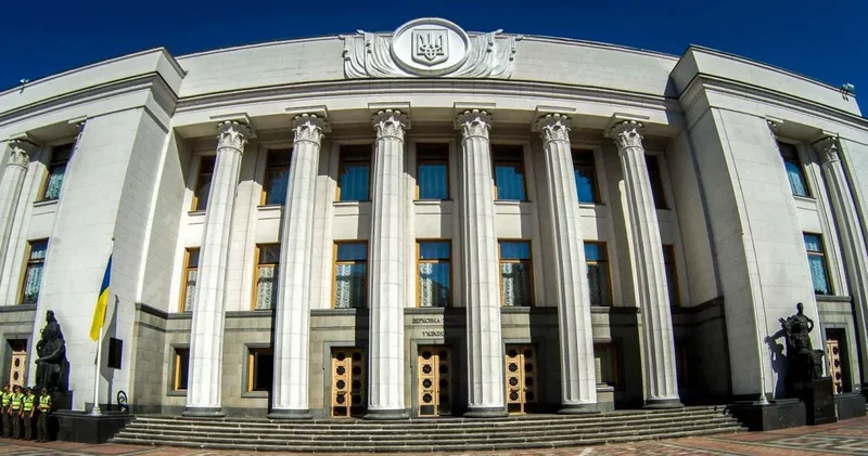 Раду просят прервать каникулы ради денег
