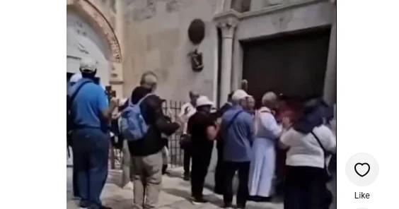 Yəhudilər erməni monastırına belə tüpürdülər VİDEO