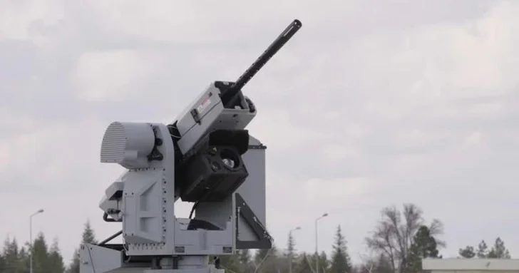 Турецкий пулемет CANİK M3 FALCON впервые показан на выставке в Баку