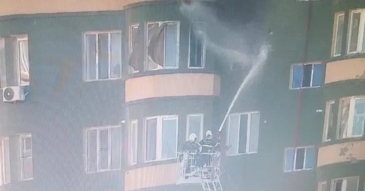 Bakıda yaşayış binasında yanğın FOTO