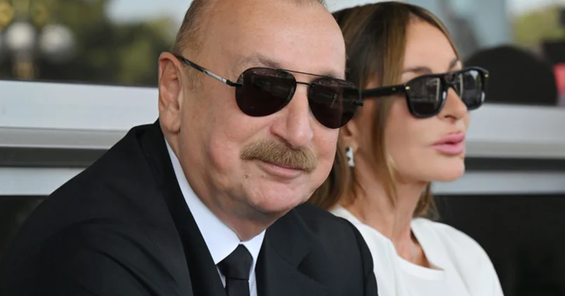 İlham Əliyev xanımı ilə sərgidə