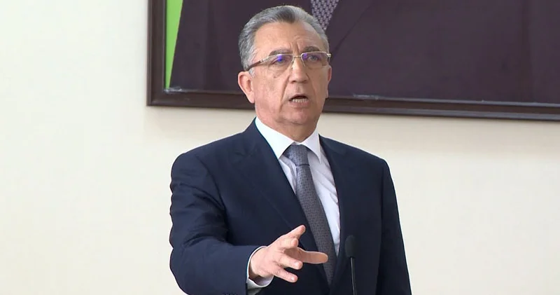 Məmurların xəstə ambisiyalarla hətta xəyanət yoluna düşməsi... Eldar Əzizov məmurları topladı, xəbərdarlıq etdi (MÜŞAVİRƏ)