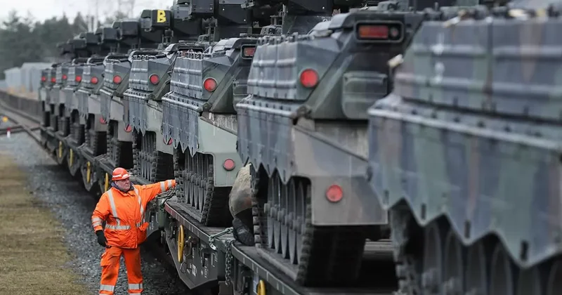 FT: ЕС работает над планом быстрой переброски техники на случай войны
