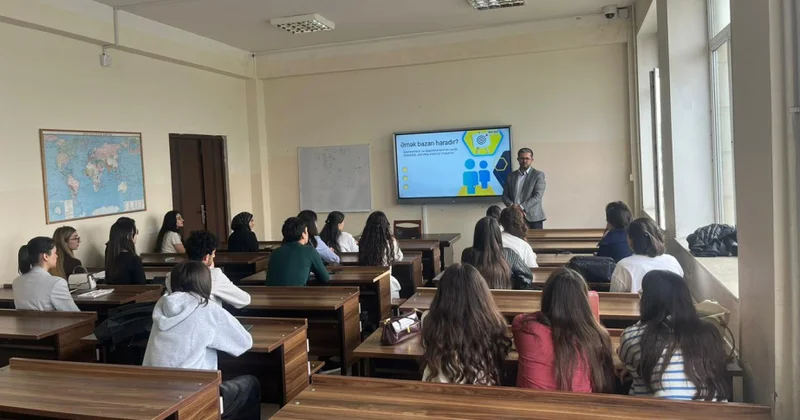 BDU nun tələbələri əmək bazarının tənzimləmə metodları barədə məlumatlandırılıb