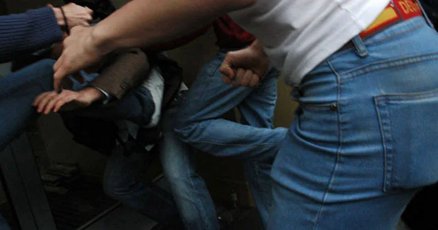 Maşına zorla mindirib apararaq döydülər 3 qazi saxlanıldı