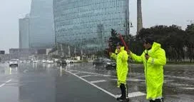BDYPİ: Yağışlı hava şəraitində sürücülər və piyadalar daha diqqətli olmalıdır