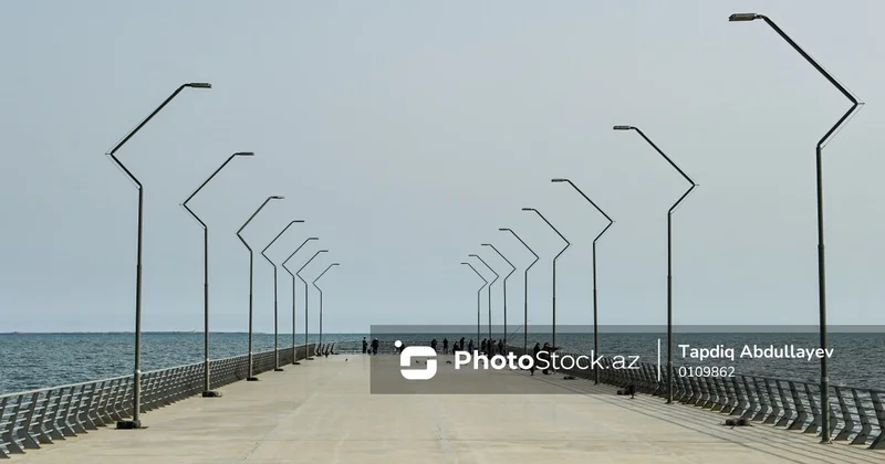 Bakı bulvarında dənizdə batma təhlükəsi olan şəxs xilas edilib