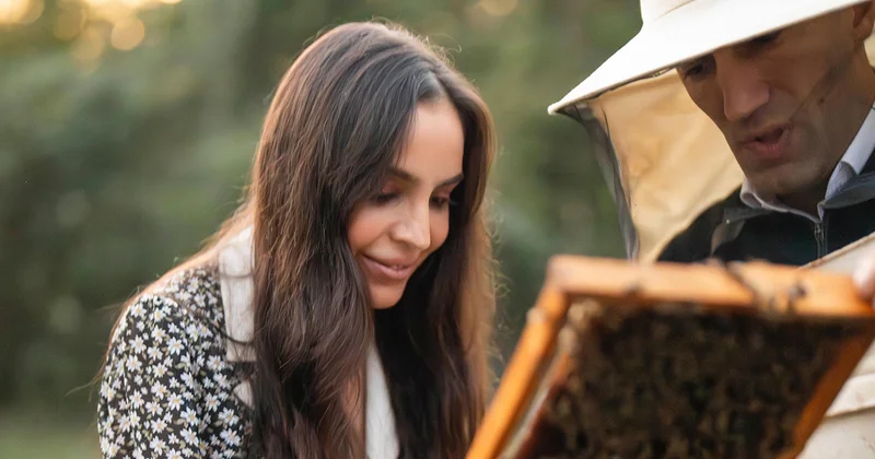 Leyla Əliyeva “Gənc arıçı” layihəsinin iştirakçısı ilə görüşdü Fotolar