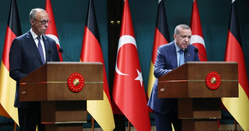 Ərdoğanla Almaniya kanslerinin brifinqdə sözləri çəpləşdi: Bunları görmürsənmi?