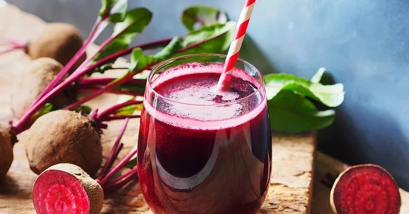 Çuğundur şirəsini sağlamlığa zərər vermədən içməyin qaydaları açıqlanıb