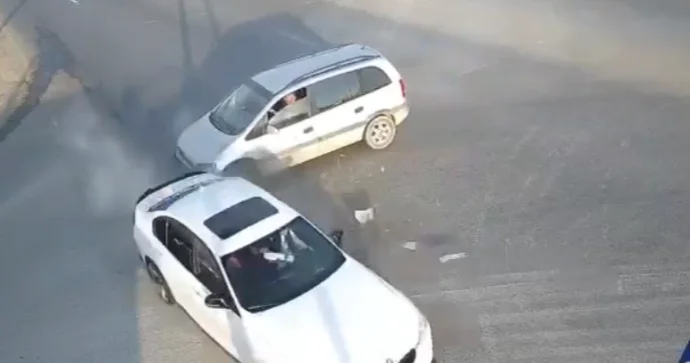 DYP gülməli yol qəzasının görüntülərini yaydı Dayanıb onu gözləyirdi? VİDEO