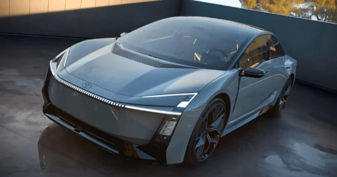 “Toyota” yeni nəsil “Corolla” konseptini təqdim edib FOTOLAR