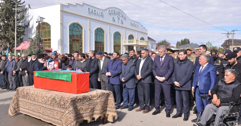 Süleyman Mikayılov itkin şəhidin dəfnində iştirak edib FOTOLAR (YENİLƏNİB)