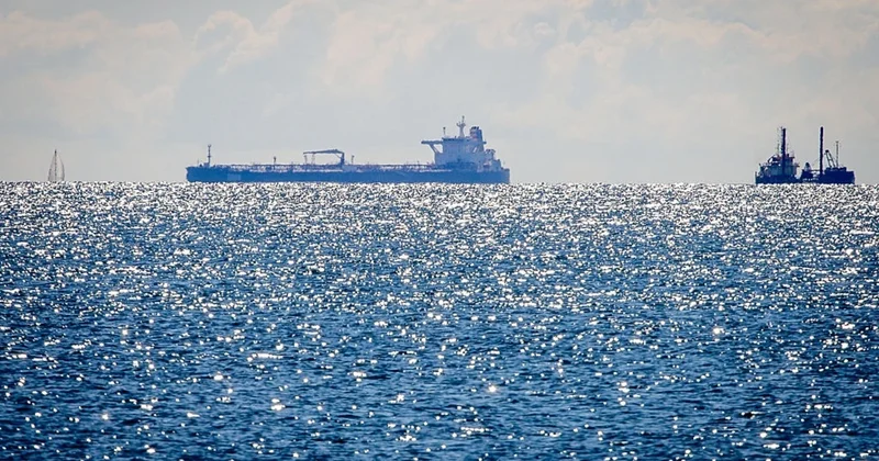 Rusiyanın artıq ikinci neft tankeri ABŞ nin sanksiyalarına görə dənizdə ilişib qalıb