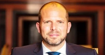 Belçika müdafiə naziri Medvedevlə açıq mübahisə edir...