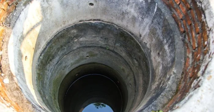 Quyuya düşən şəxs belə xilas olundu FOTO