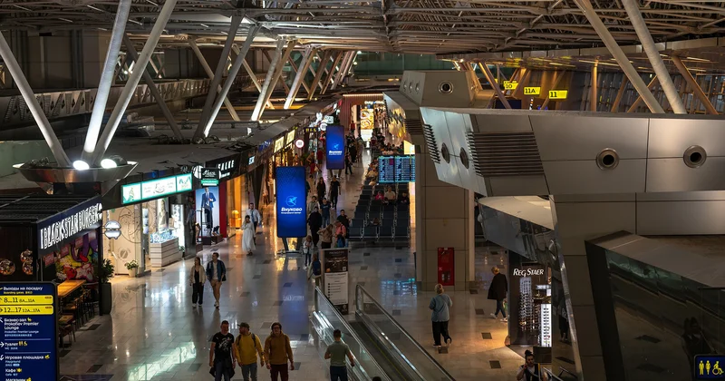 В шести аэропортах России приостановили полеты