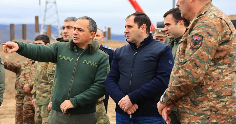 Erməni müdafiə naziri hərbi hissəyə niyə getdi...