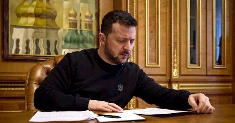 Zelenski hərbi vəziyyət və səfərbərlik müddətini uzatdı