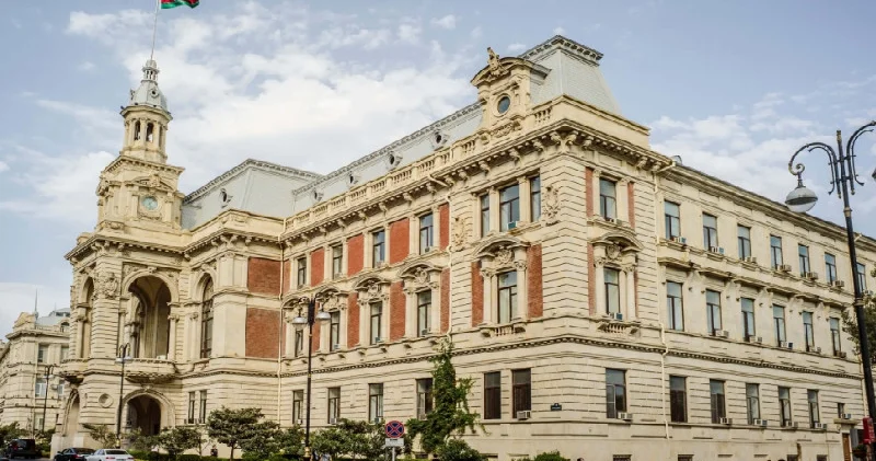 Eldar Əzizov qış mövsümü və Yeni il tədbirlərinin keçirilməsi ilə bağlı tapşırıqlar verib