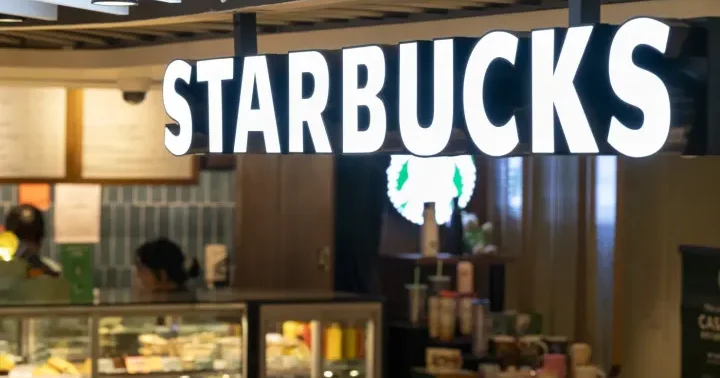 Starbucks ın satışları təxminən 2 ildən sonra ilk dəfə artıb